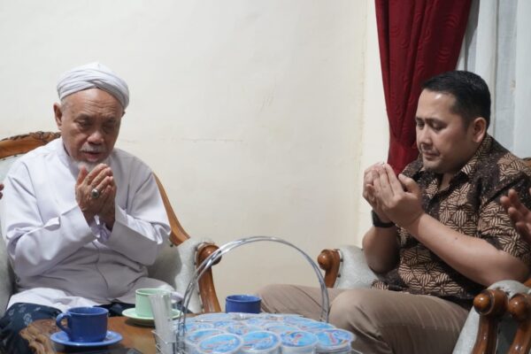 M Syukur Didoakan KH Abdul Satar Saleh Dalam Menghadapi Pilkada Merangin 2024