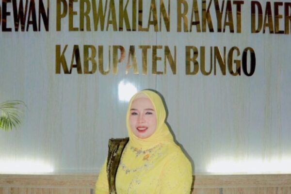 Berangkat Dari Jurnalis, Riana S.Pd Resmi Dilantik Menjadi Anggota DPRD 2024-2029